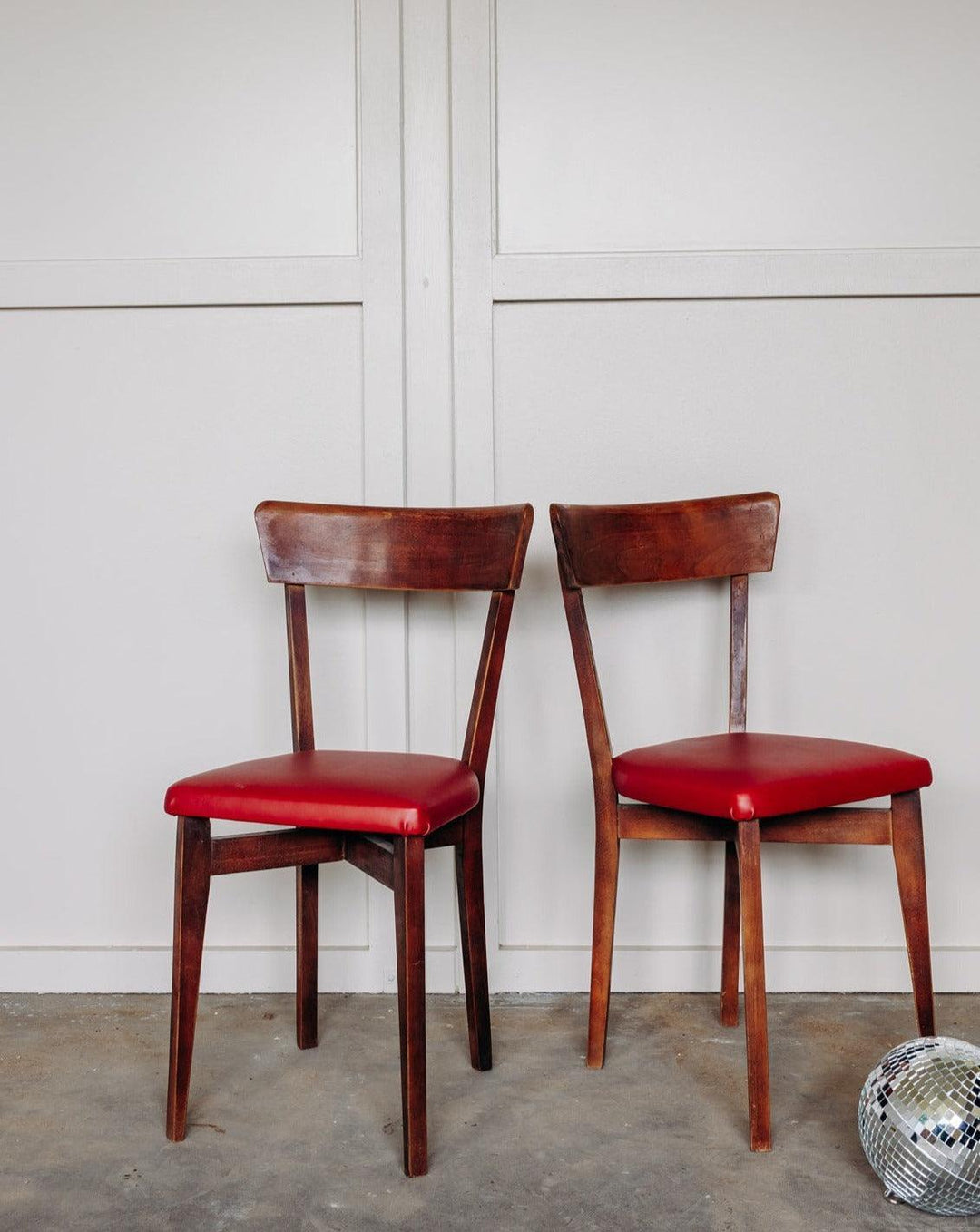 Claude, la chaise en bois N°133 - Debongout