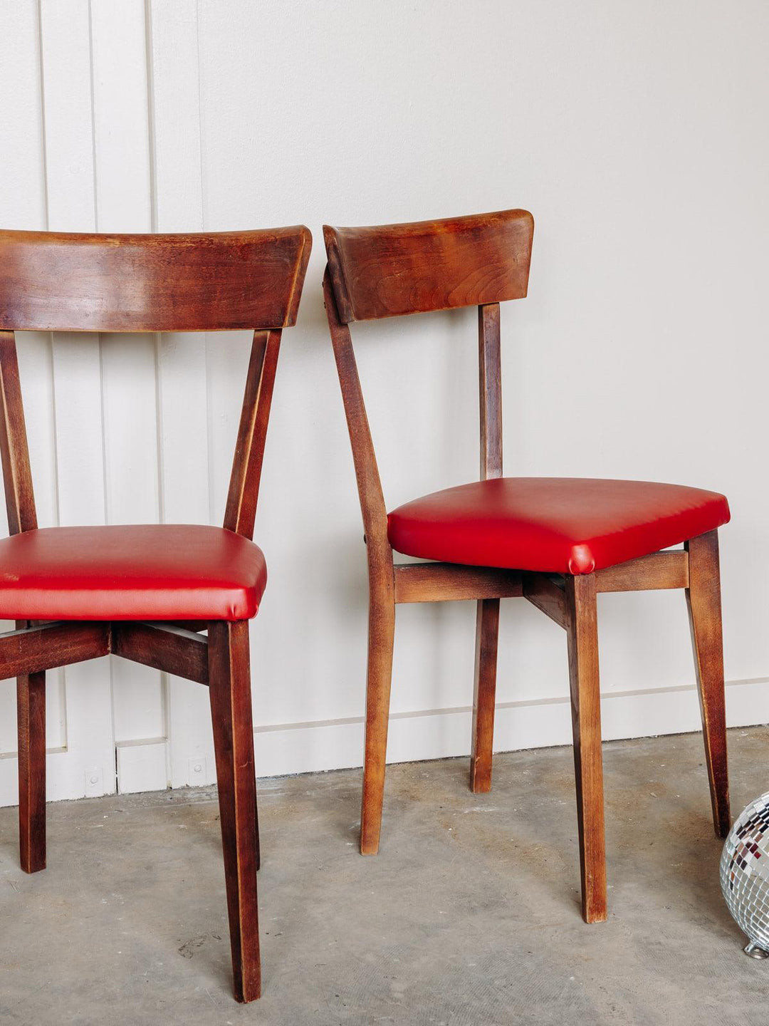 Claude, la chaise en bois N°133 - Debongout