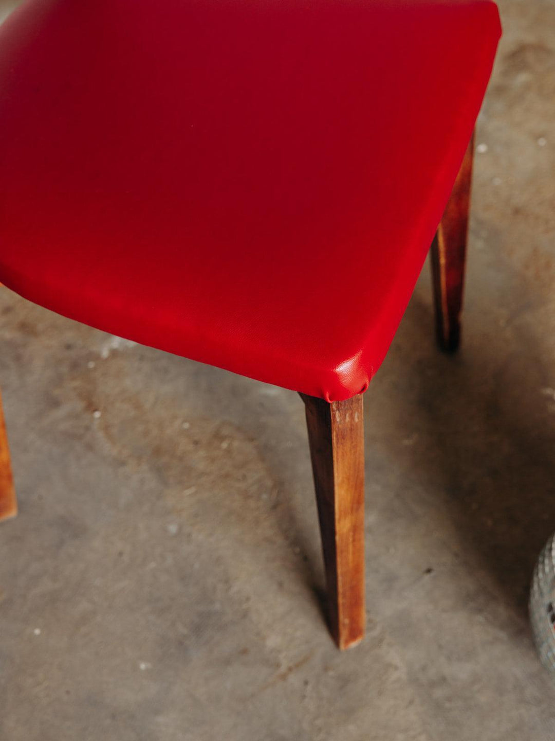 Claude, la chaise en bois N°133 - Debongout