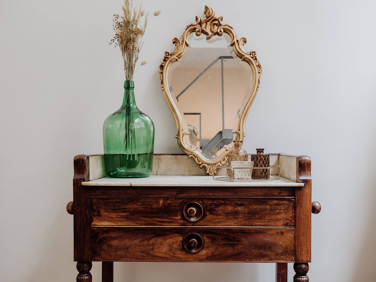Coiffeuse antique et coiffeuse rétro