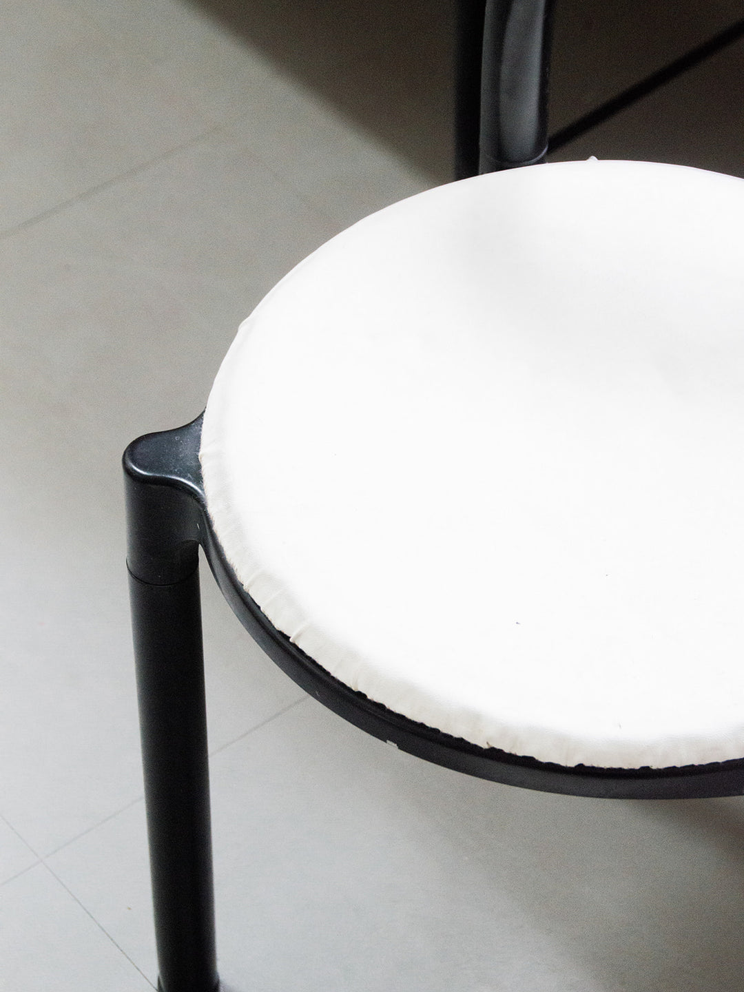 alma-chaise-plastique-567-5