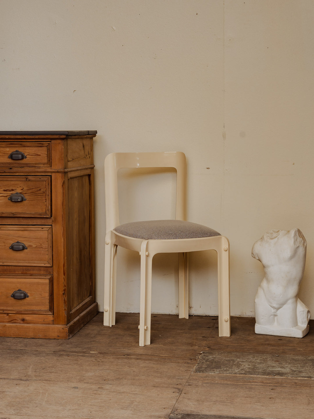 alma-chaise-plastique-1588-3