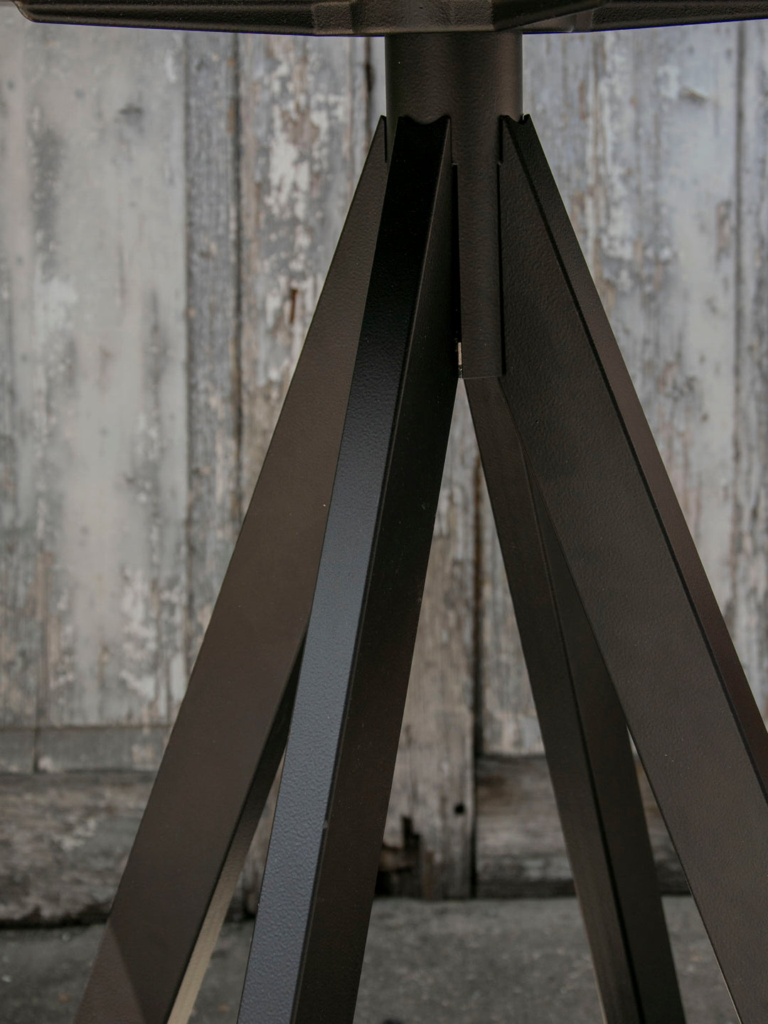 karla-table-a-manger-metal-noir-design-1225-6