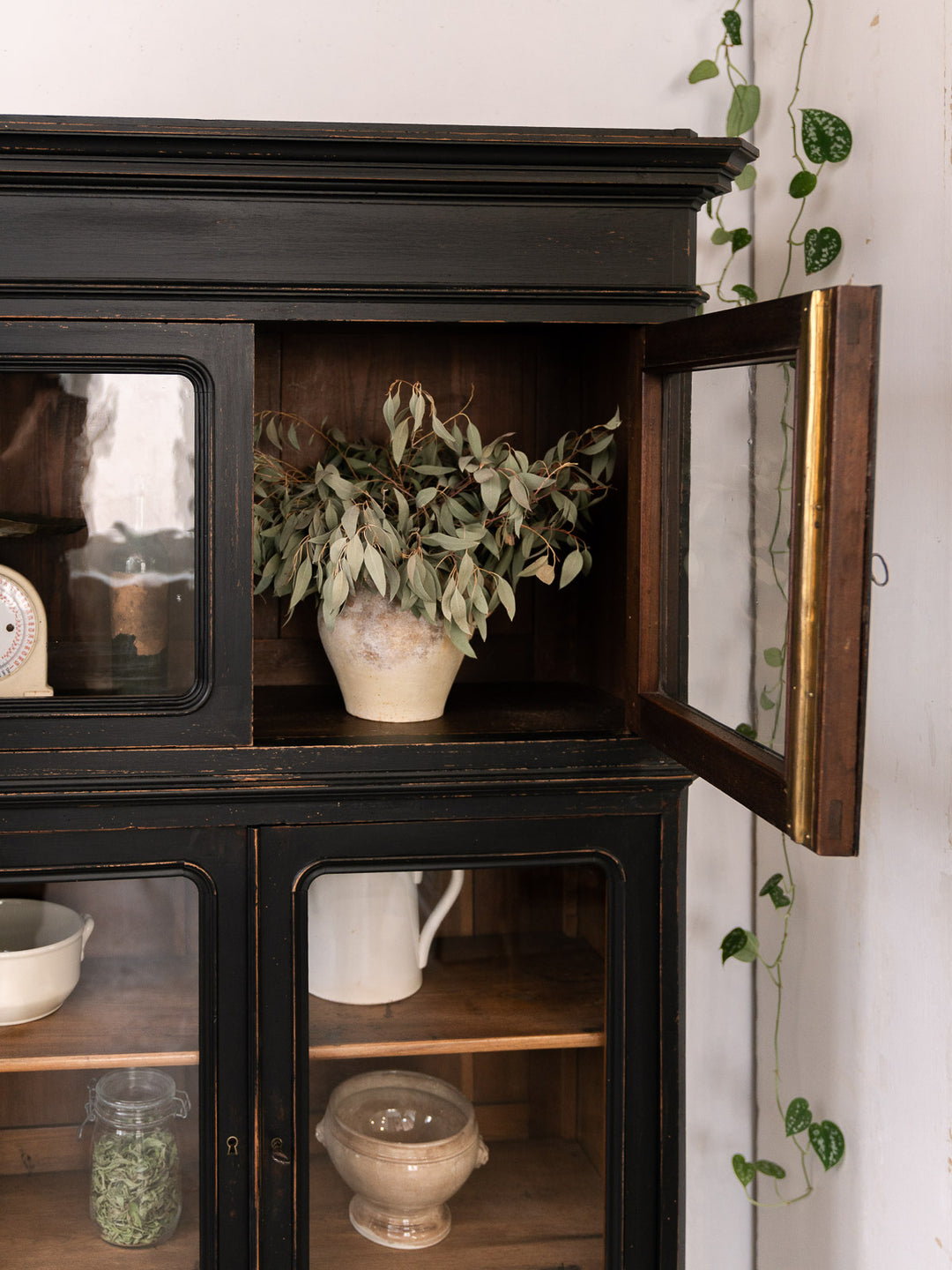 victoria-vitrine-bois-noir-155-4