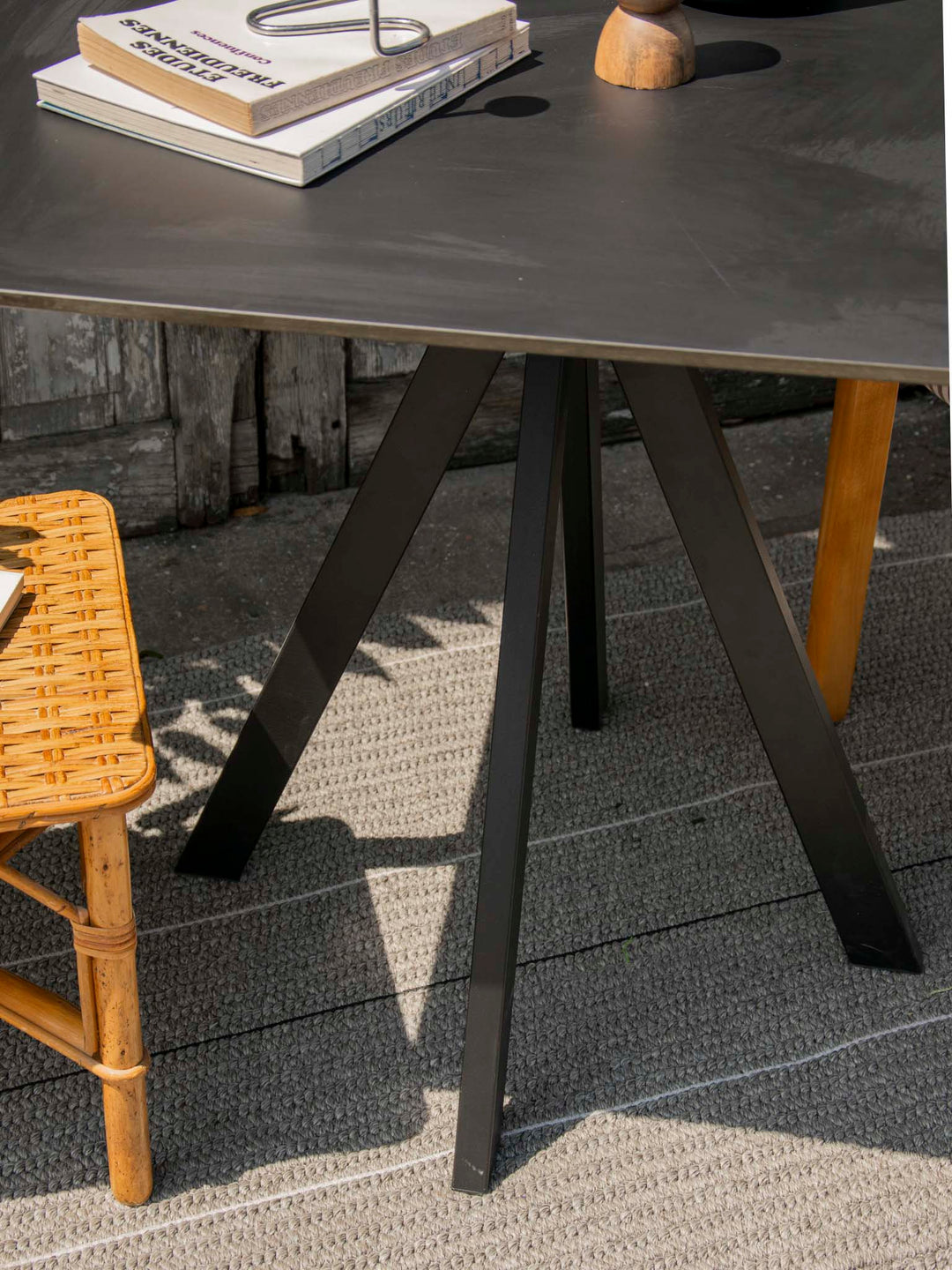 karla-table-a-manger-metal-noir-design-1225-4