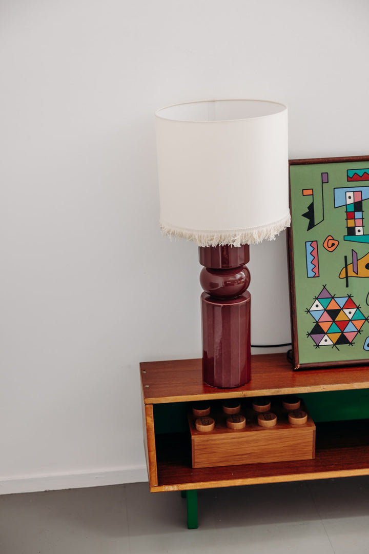 Frida, la lampe de table bordeaux