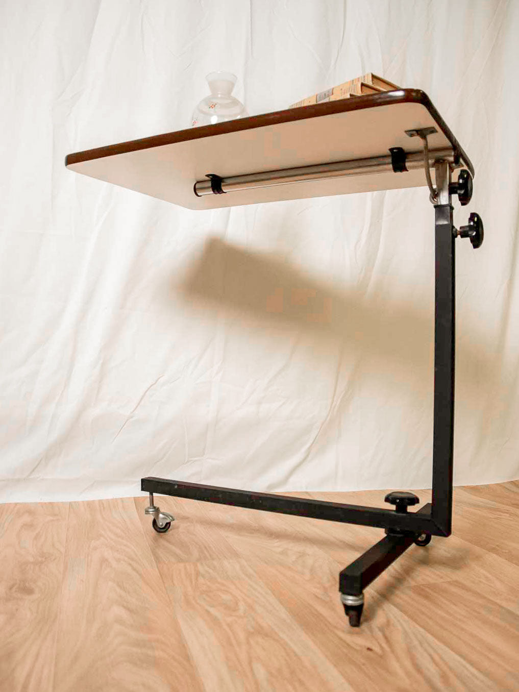 hanna-table-appoint-metal-689-6