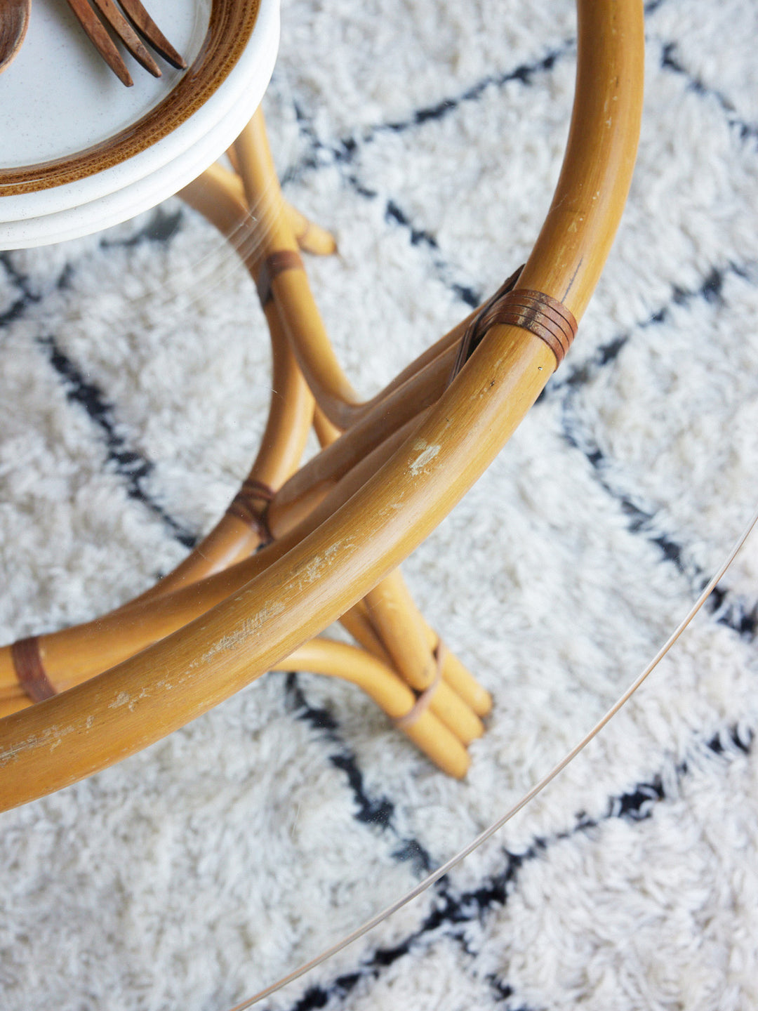 karla-table-a-manger-rotin-verre-ronde-1305-10