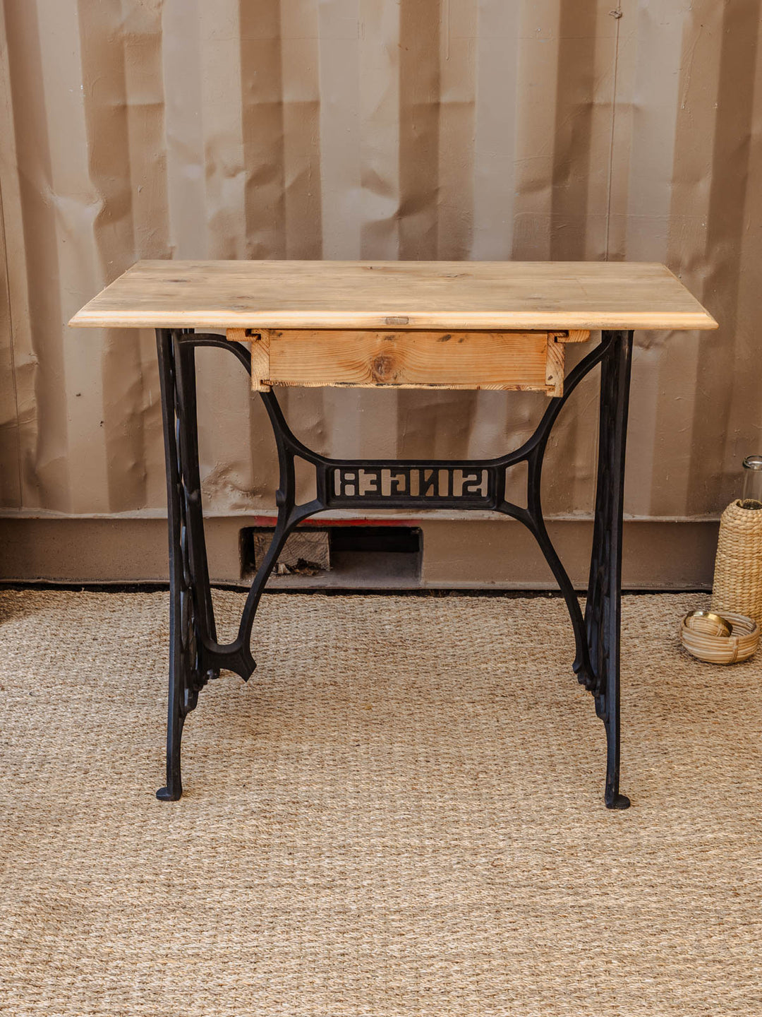 hanna-table-appoint-pin-764-9