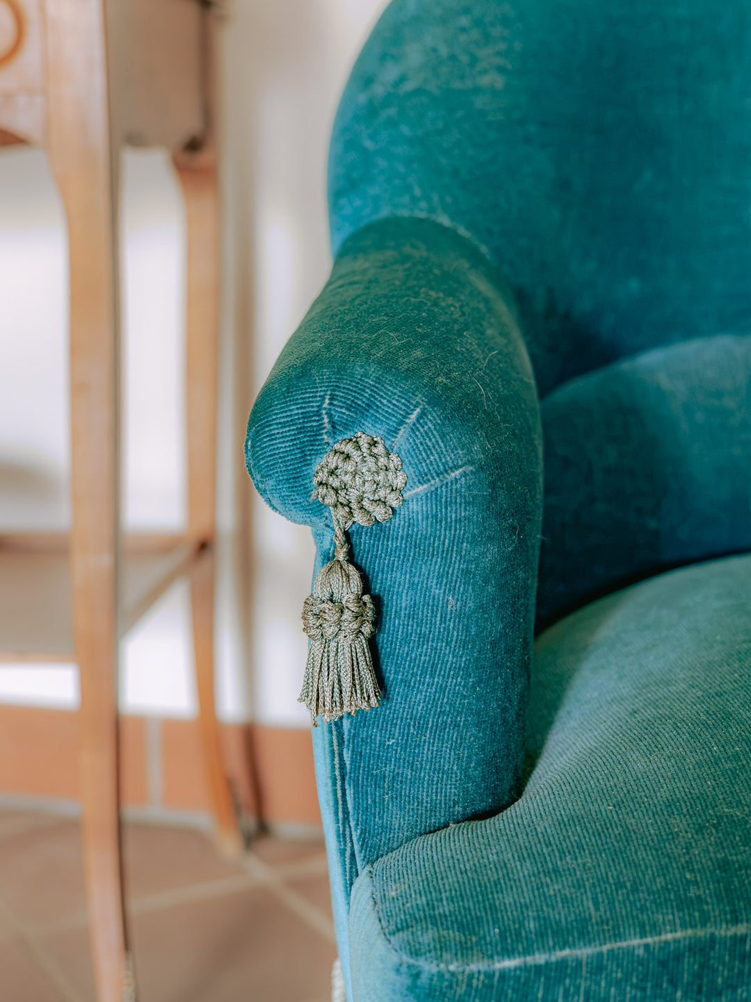 ernest-fauteuil-crapaud-velours-bleu-1091-5