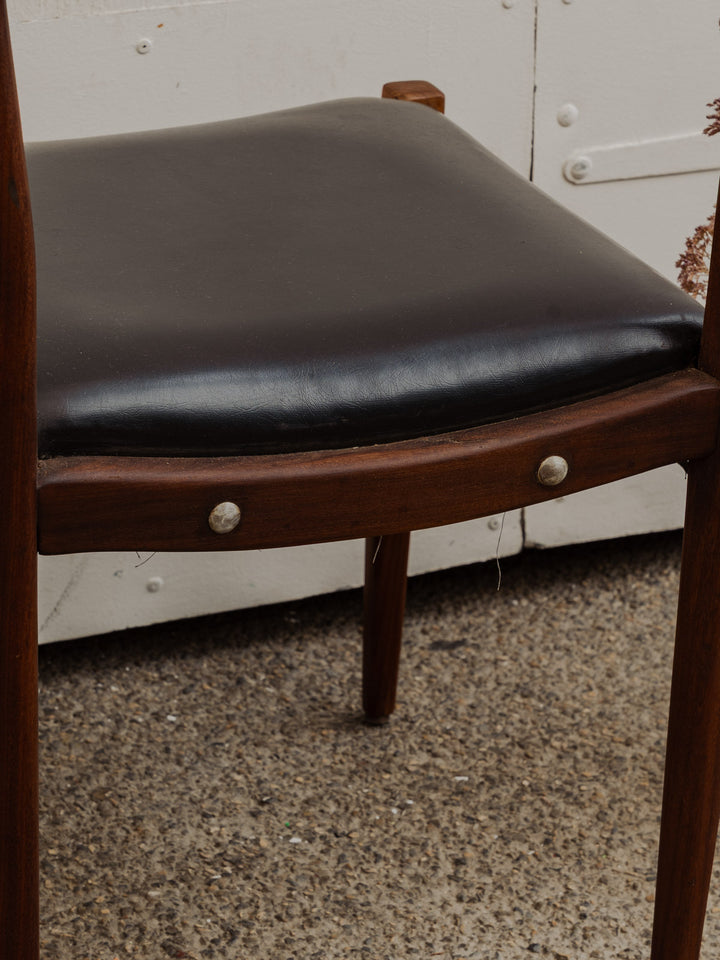 alma-paire-chaises-scandinaves-1603-6