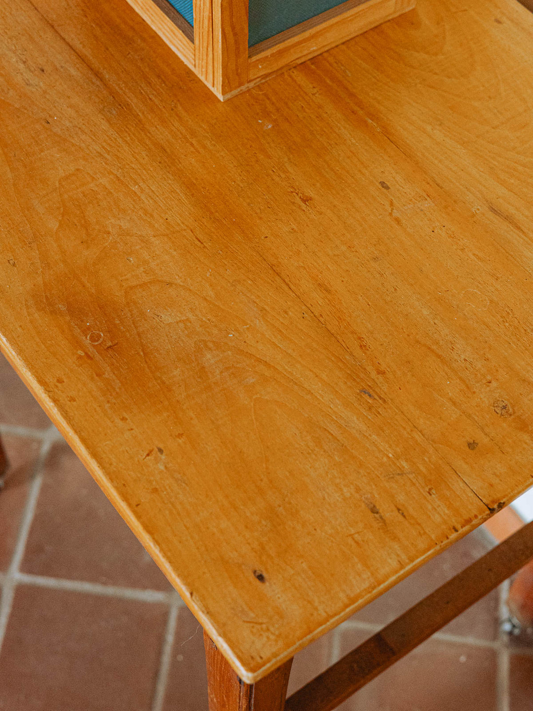 francine-table-appoint-bois-ferme-roulettes-1118-9