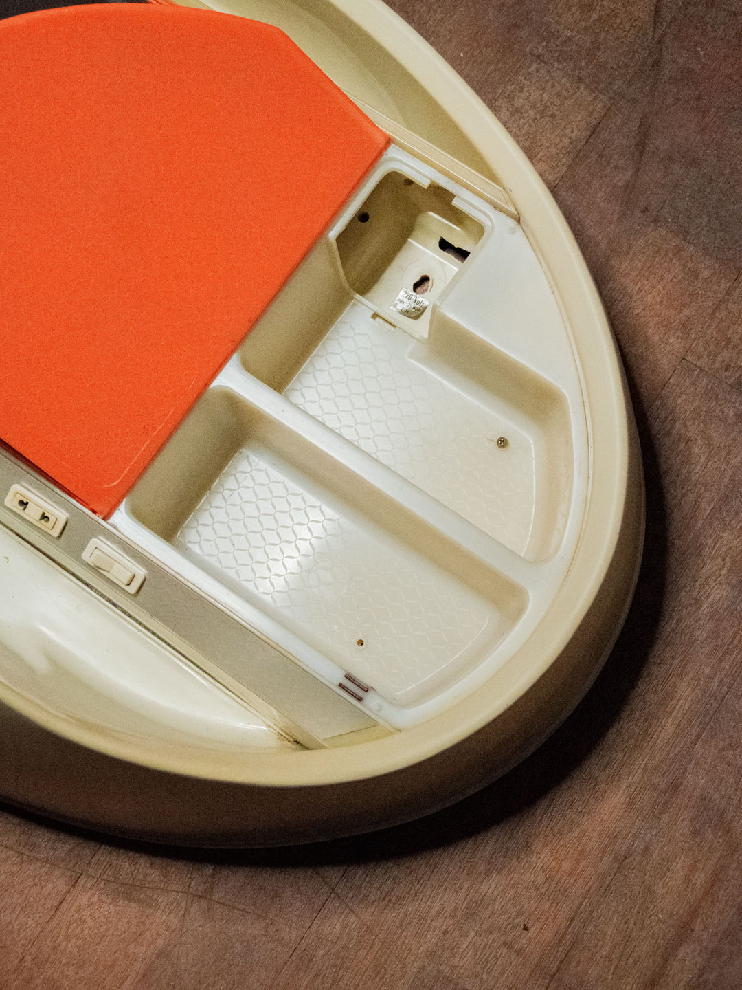 louise-coiffeuse-plastique-miroir-207-8