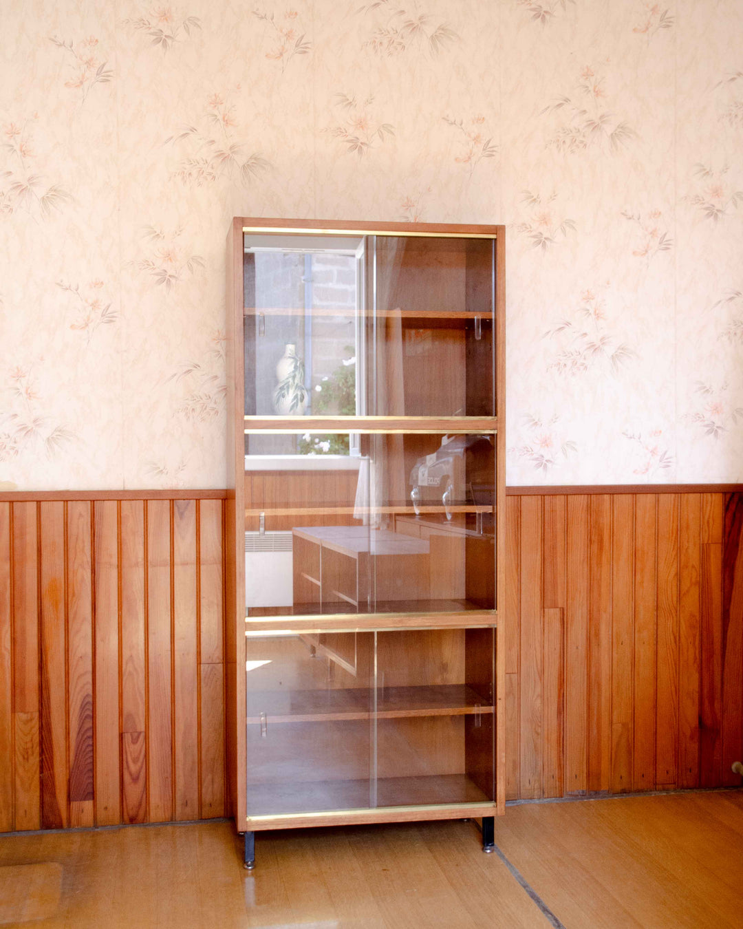 madeleine-bibliotheque-vitree-teck-laiton-738-2