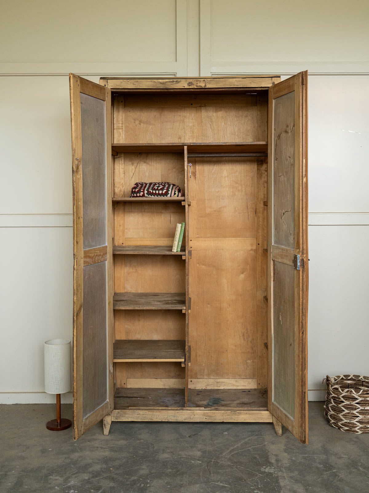blandine-armoire-bois-parisienne-520-2