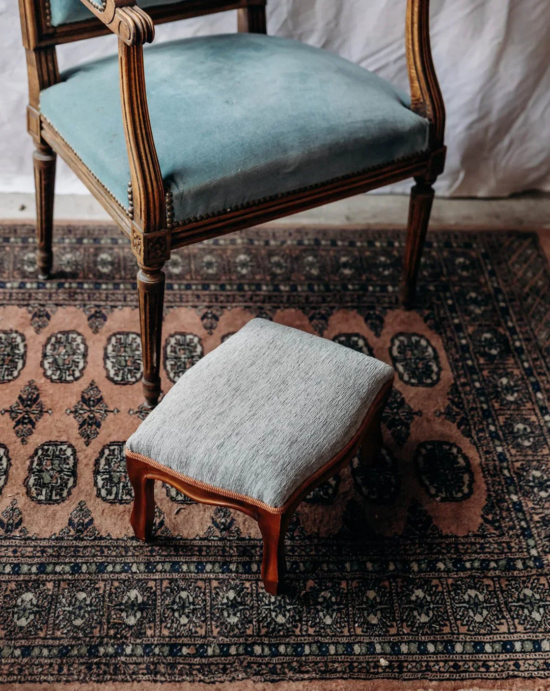 regis-tabouret-repose-pied-717-1