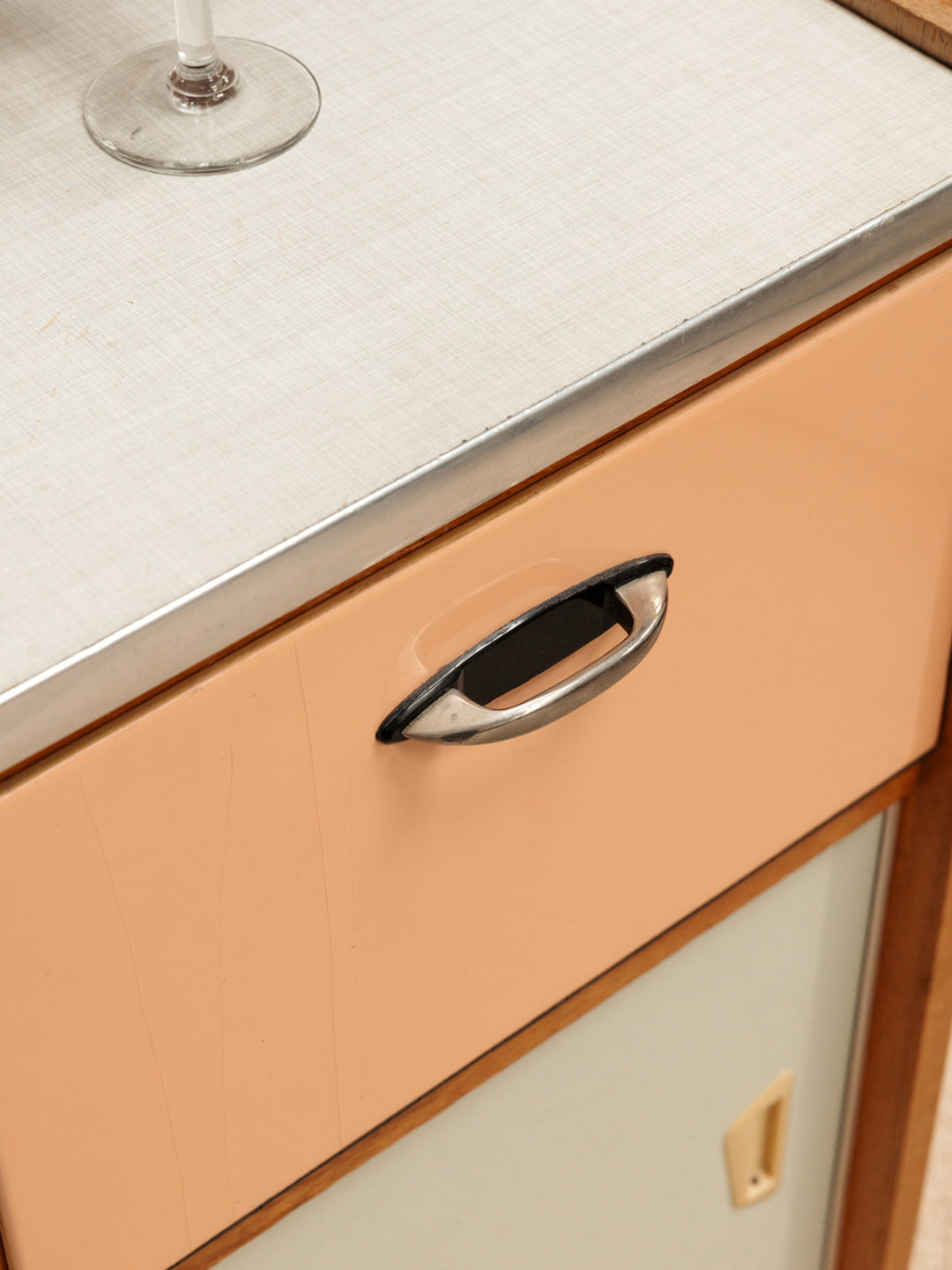 maximilien-vaisselier-formica-16-4