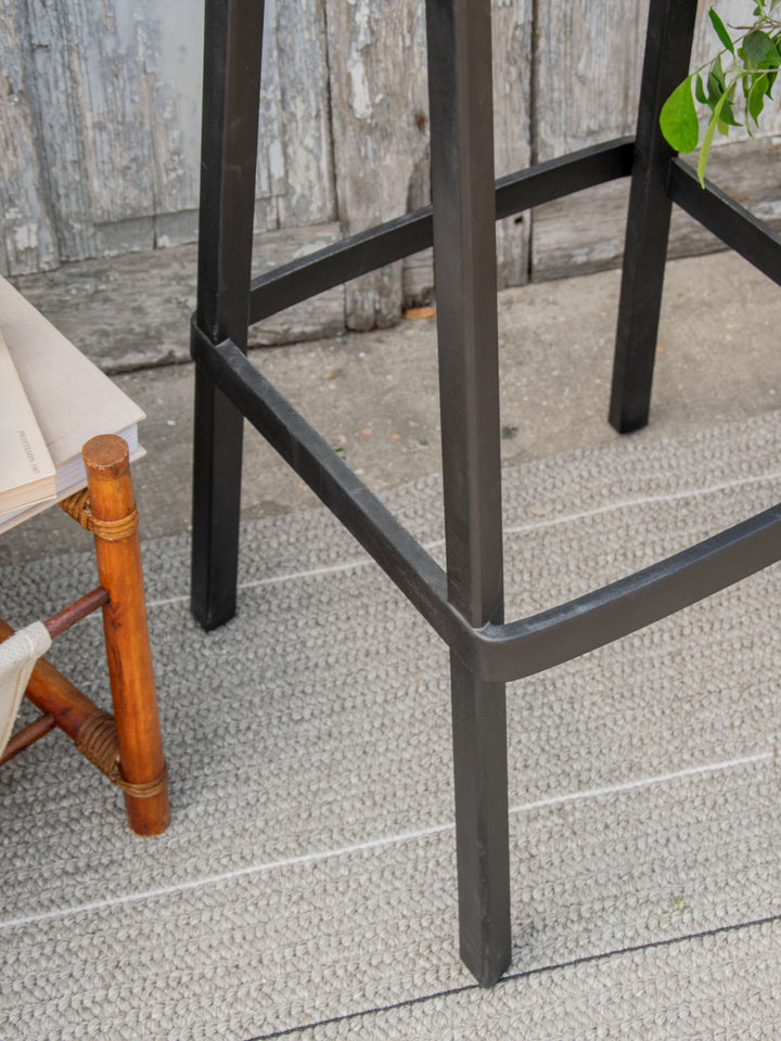 pierre-tabouret-bar-plastique-noir-exterieur-691-6