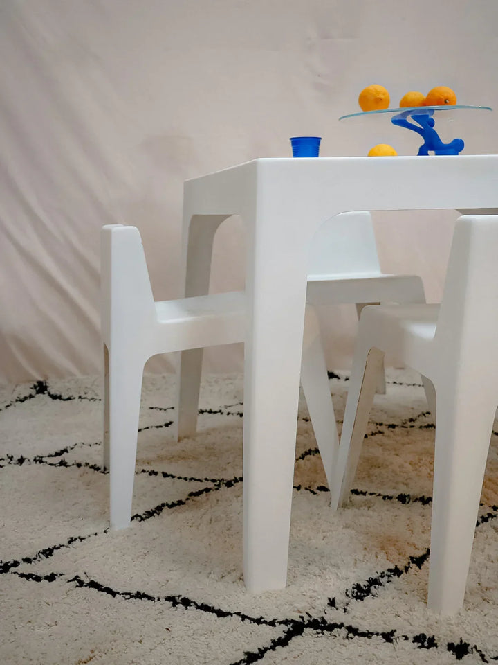 auguste-ensemble-table-et-chaises-fibre-verre-10-7