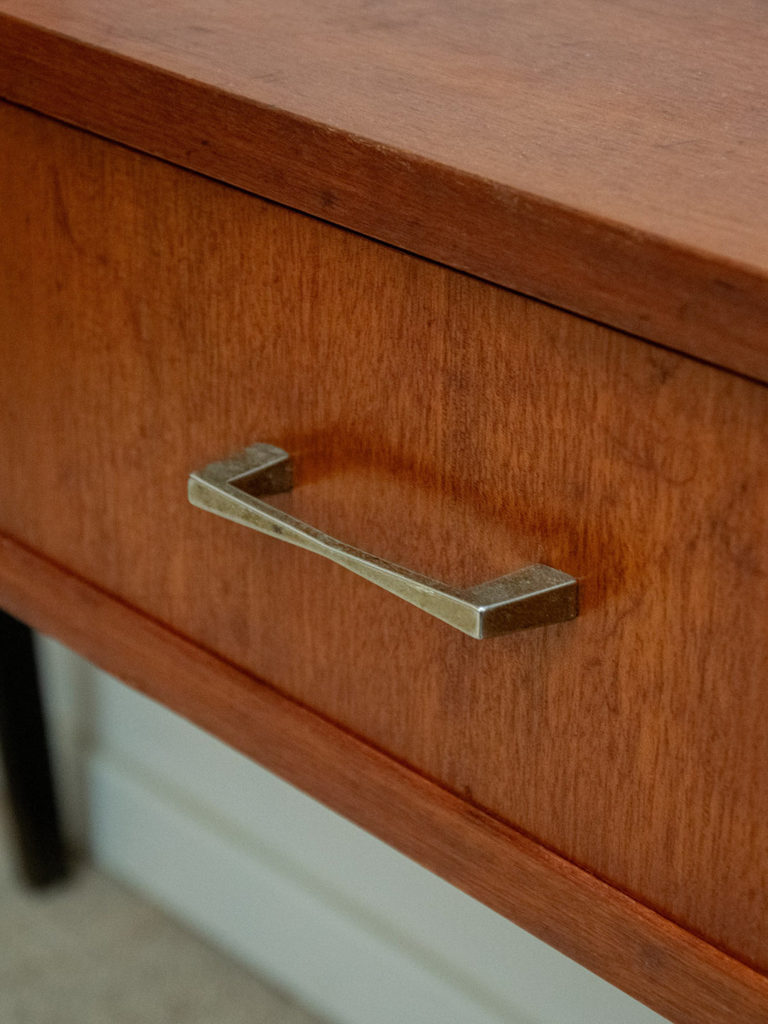 hanna-table-appoint-teck-642-8