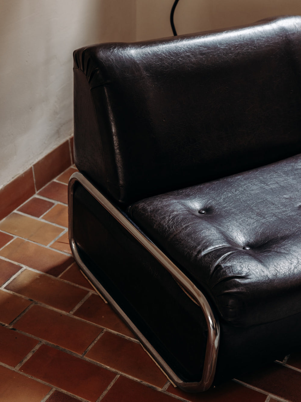 4U3A8693_Debongout-Alsace-objets-trouvs-25-03-25_032fauteuilcuir_0300.jpg