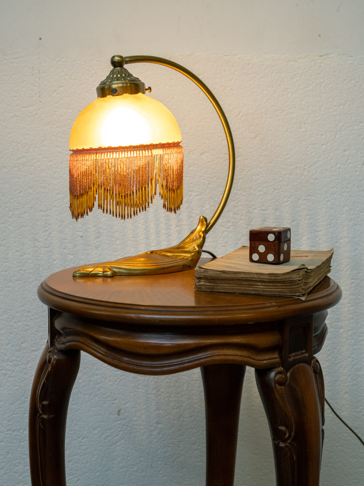 suzanne-lampe-a-poser-opaline-658-2