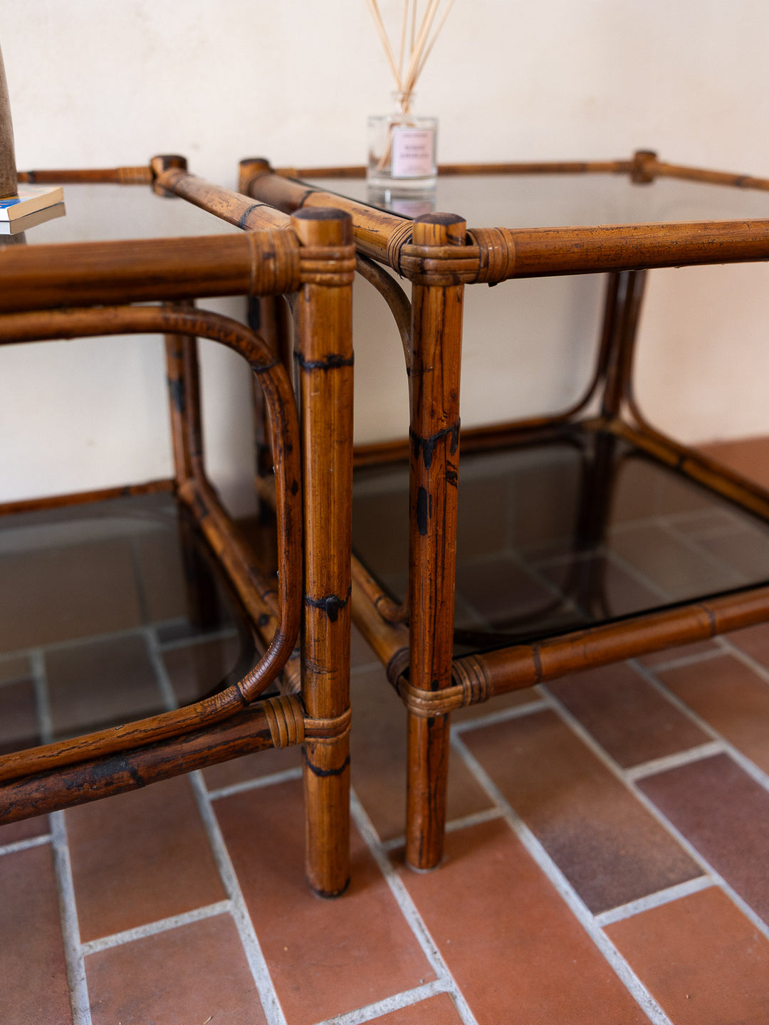odile-table-chevet-rotin-paire-verrefumé-1540-6