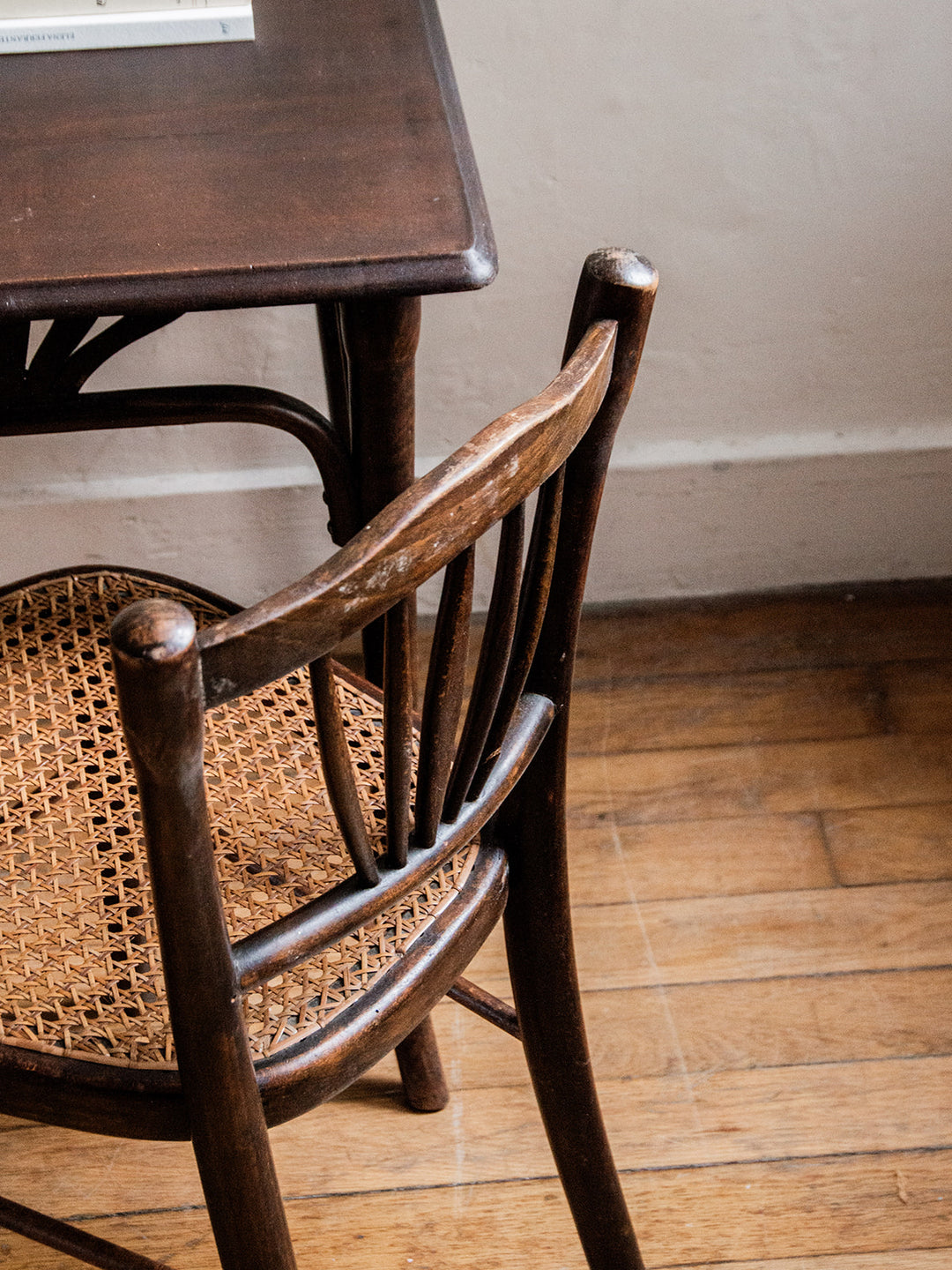 ange-ensemble-tables-et-chaises-bois-1-4