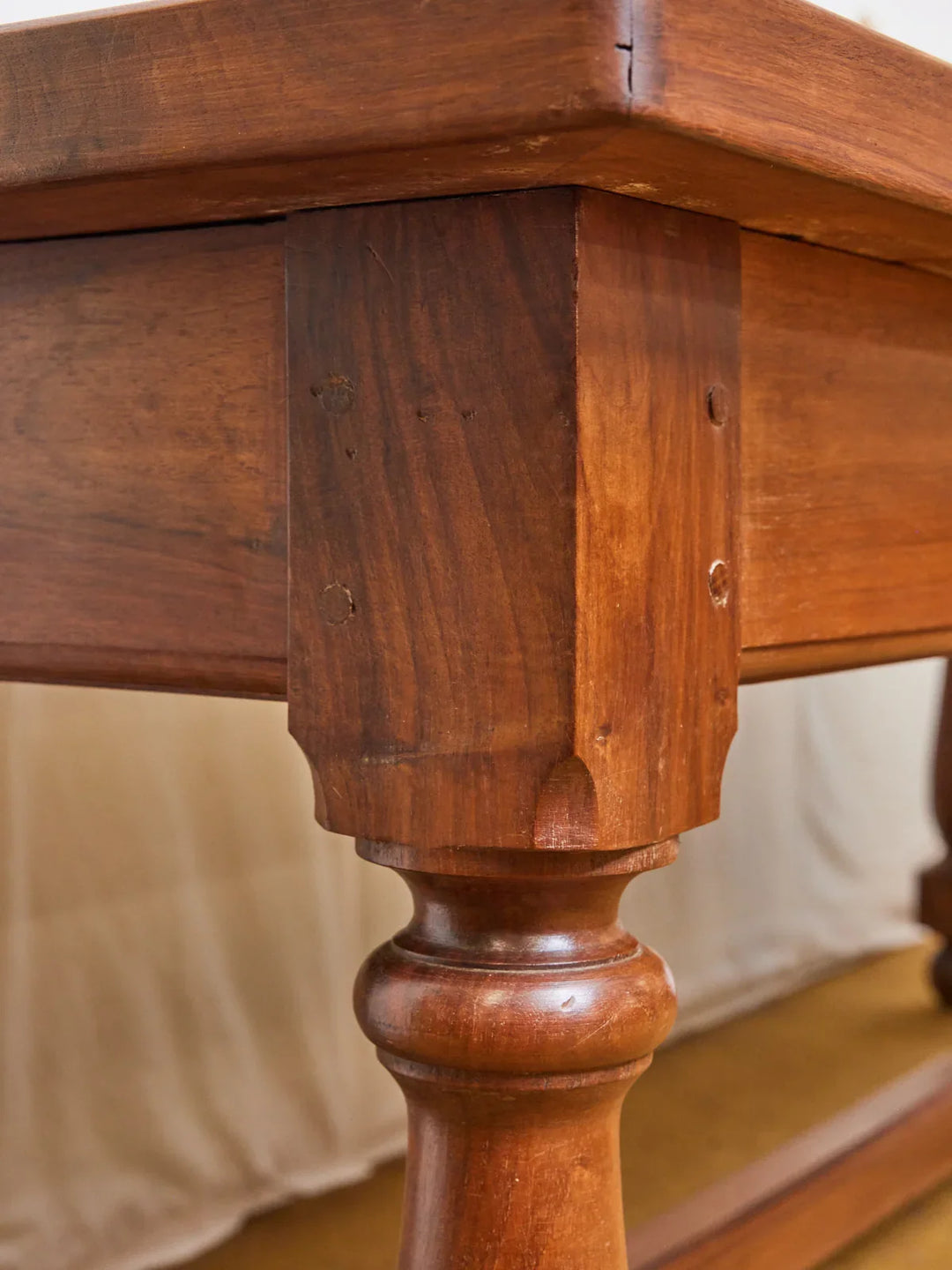 romy-table-à-manger-noyer-644-5