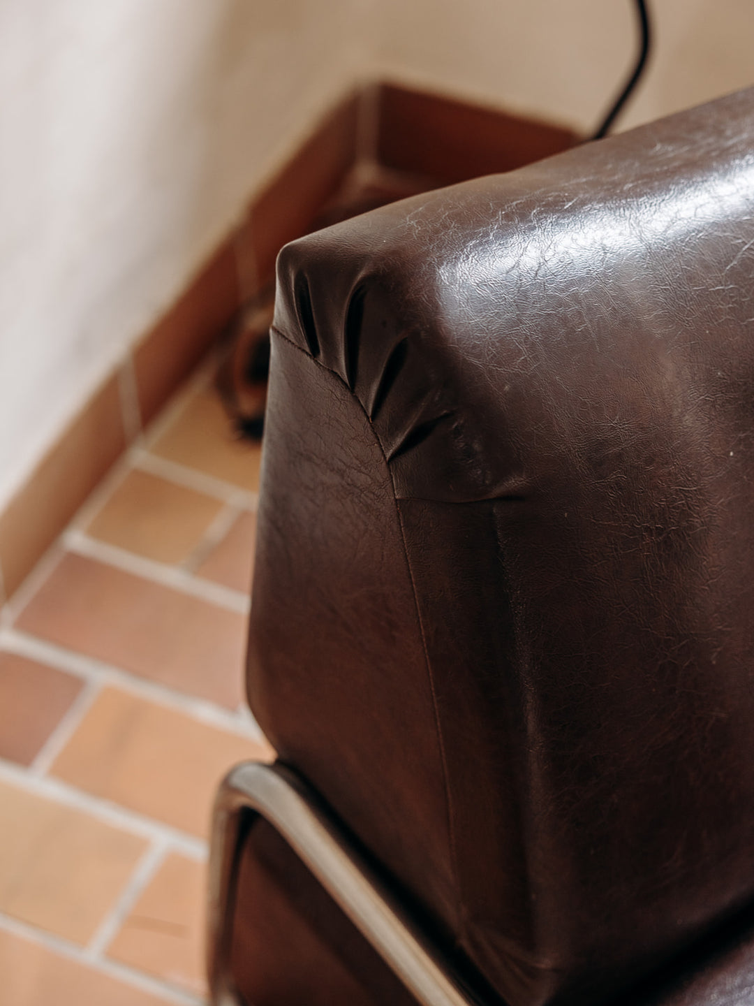 4U3A8702_Debongout-Alsace-objets-trouvs-25-03-25_032fauteuilcuir_0301.jpg