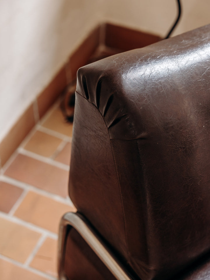 4U3A8702_Debongout-Alsace-objets-trouvs-25-03-25_032fauteuilcuir_0301.jpg