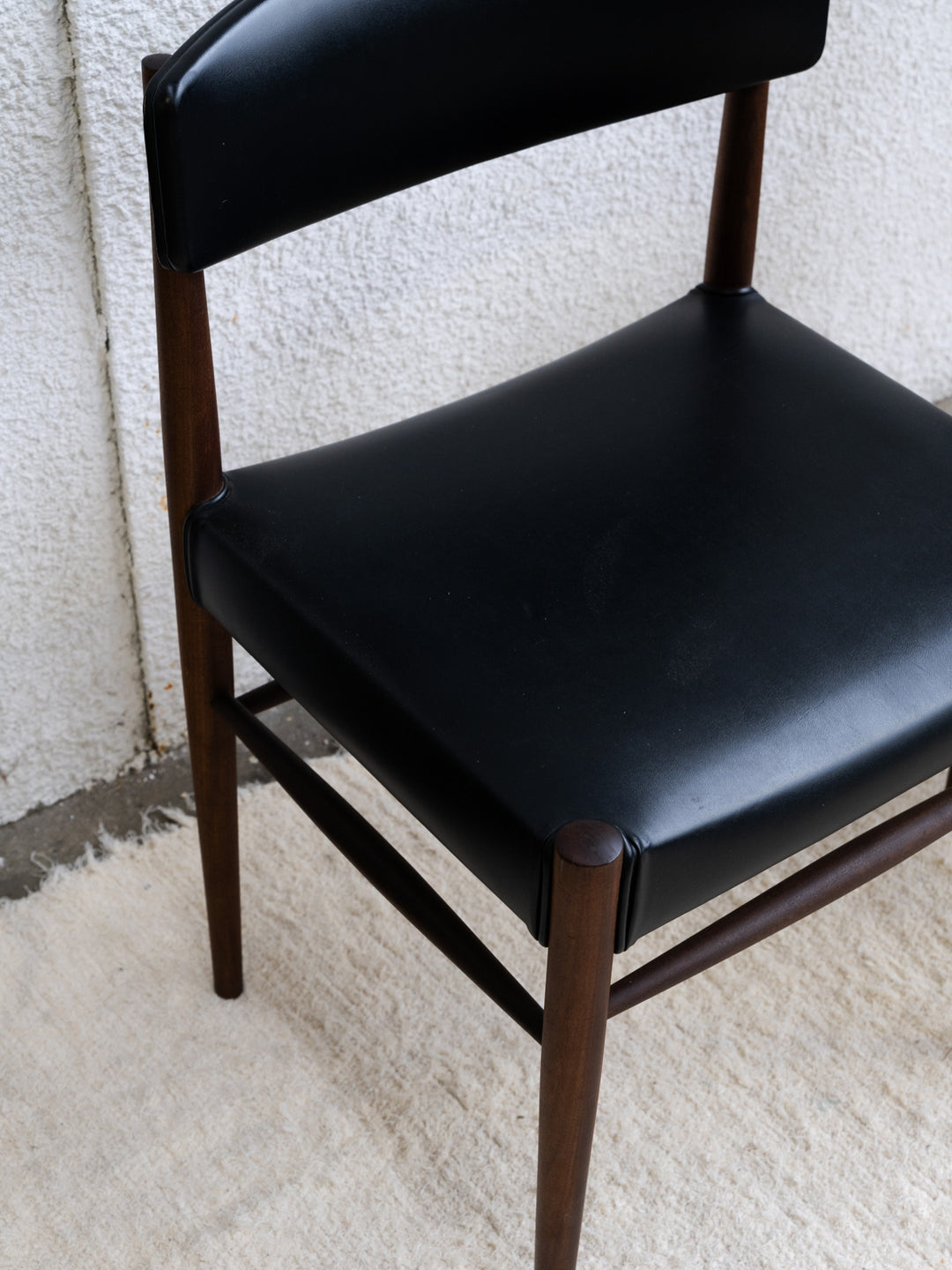 BA-191124-30-CHAISES-NOIRES-5.jpg