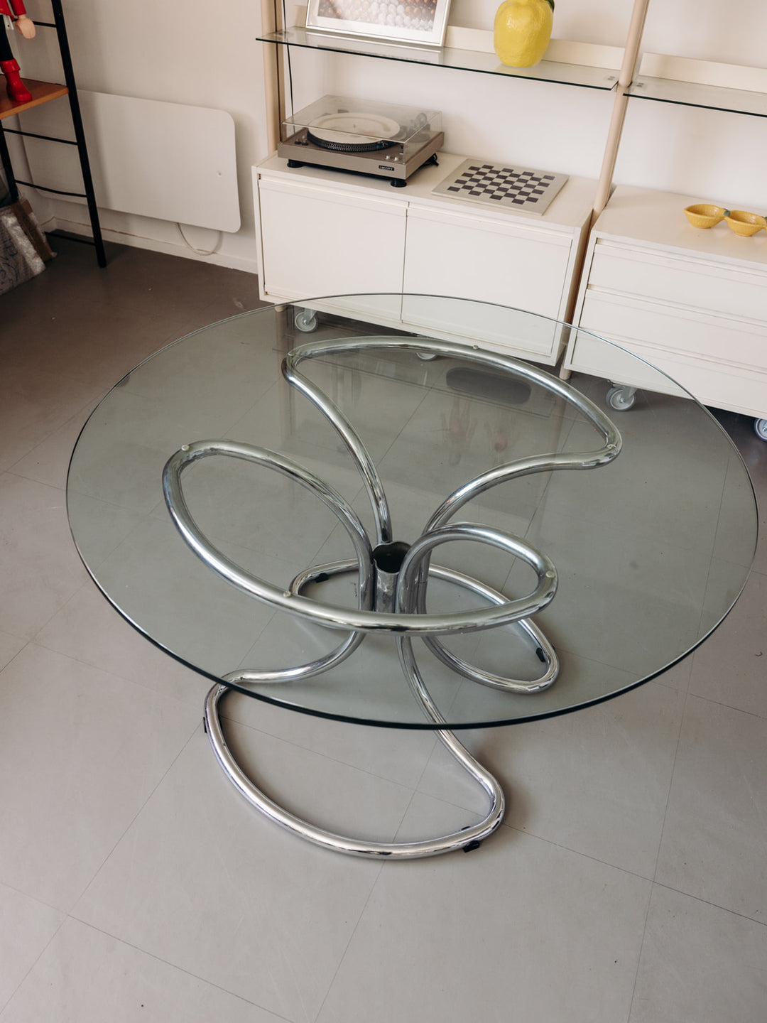 4U3A7541_Debongout-retrochic-24-06-25_011tablerondeplateauverreetpiedchrom_0122.jpg