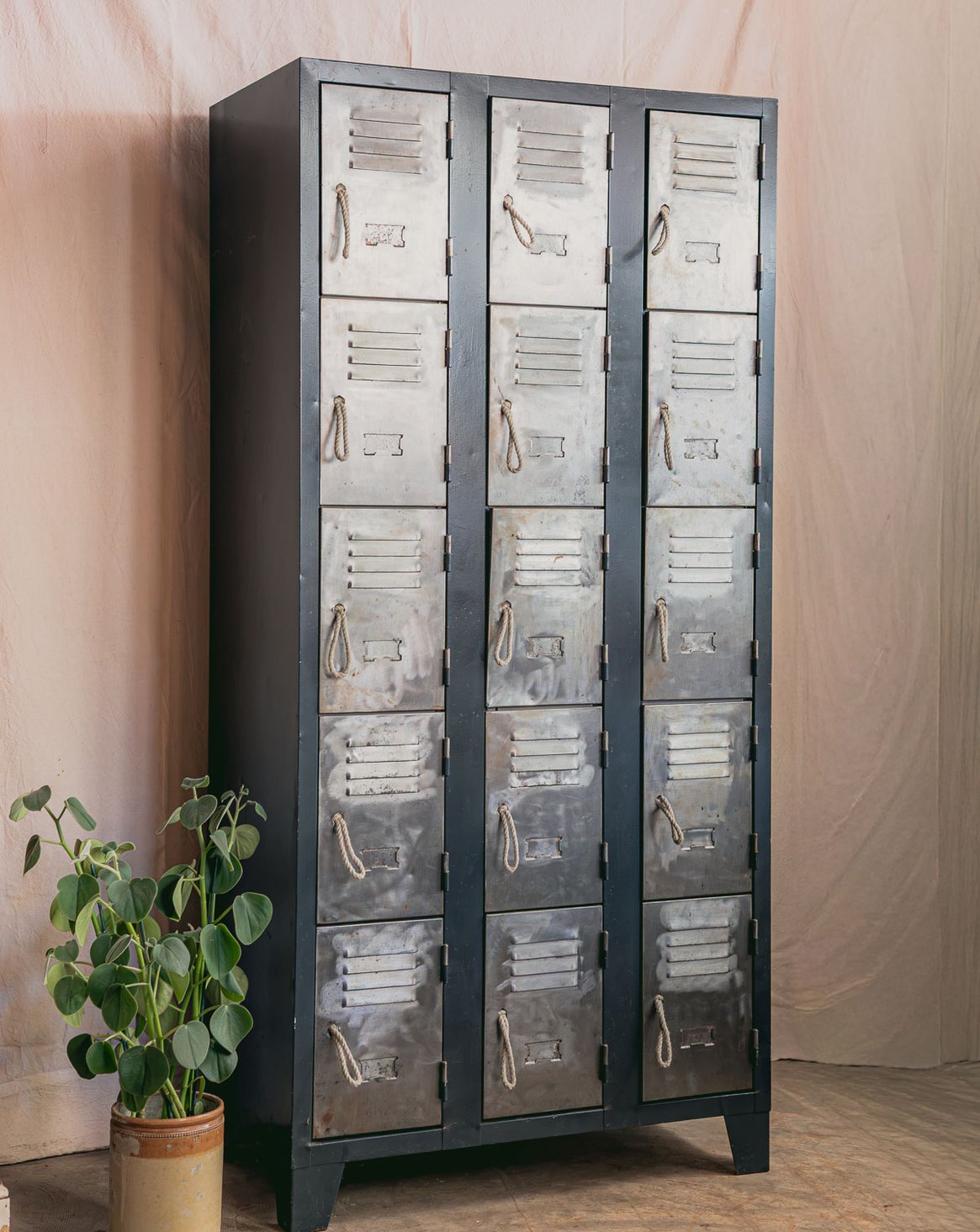 magda-armoire-style-industriel-724-1