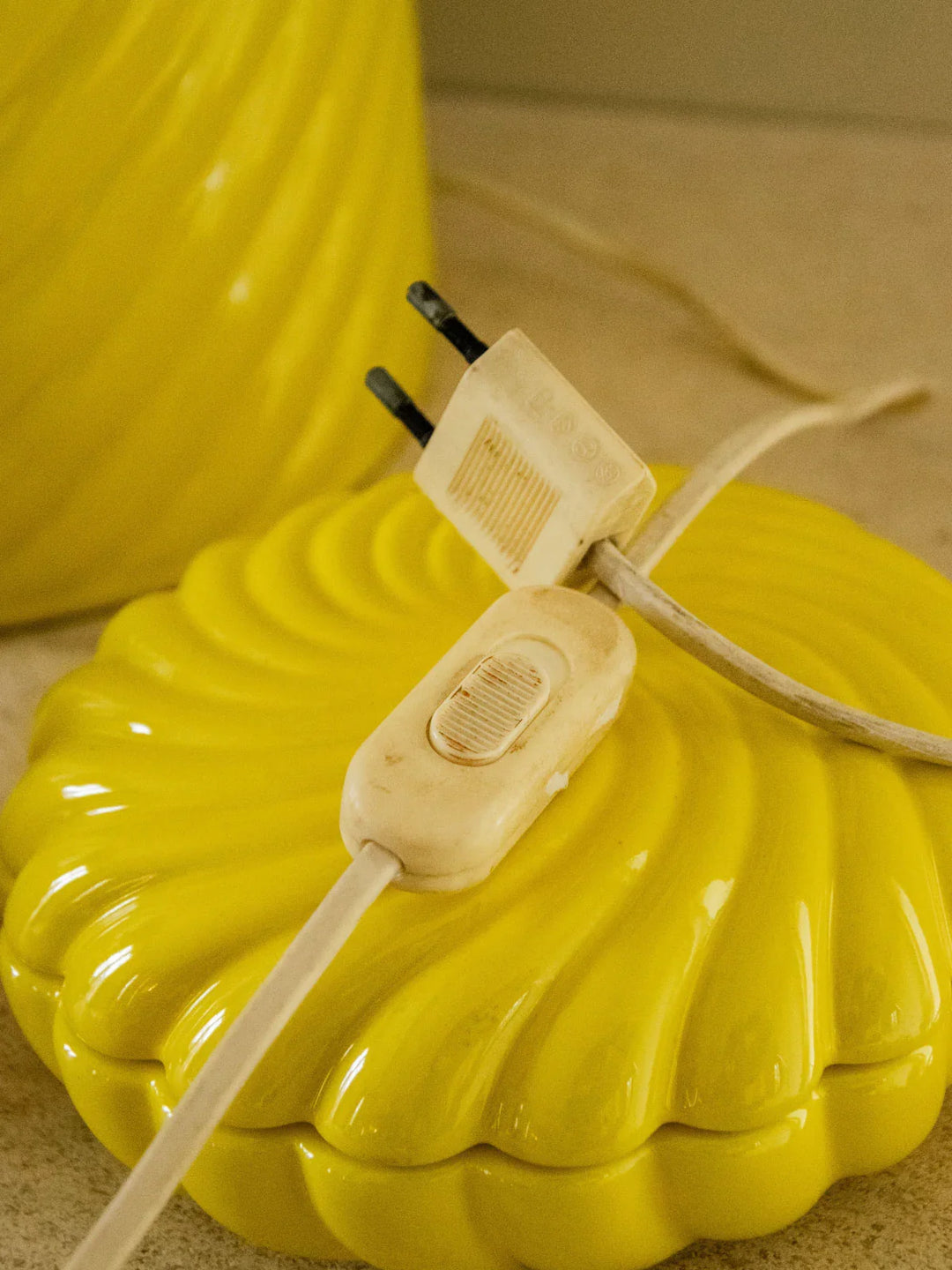 julia-lampe-à-poser-jaune-712-14