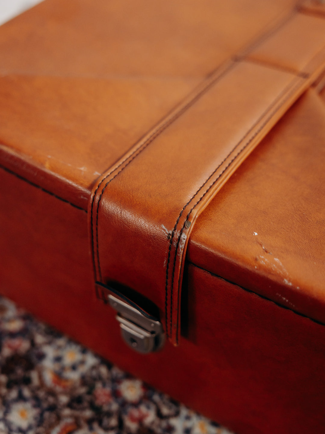 lucienne-malle-skai-216-3