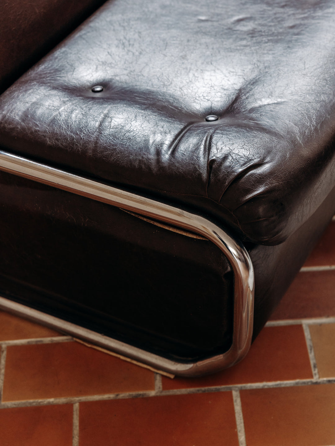 4U3A8705_Debongout-Alsace-objets-trouvs-25-03-25_032fauteuilcuir_0303.jpg