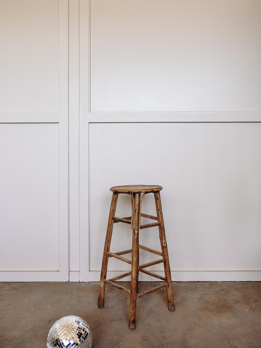 Regis, the wooden stool No. 52