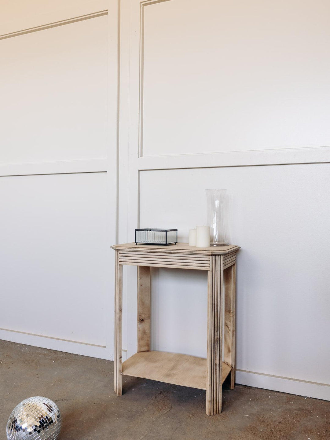 Francine, la table d'appoint en bois N°88