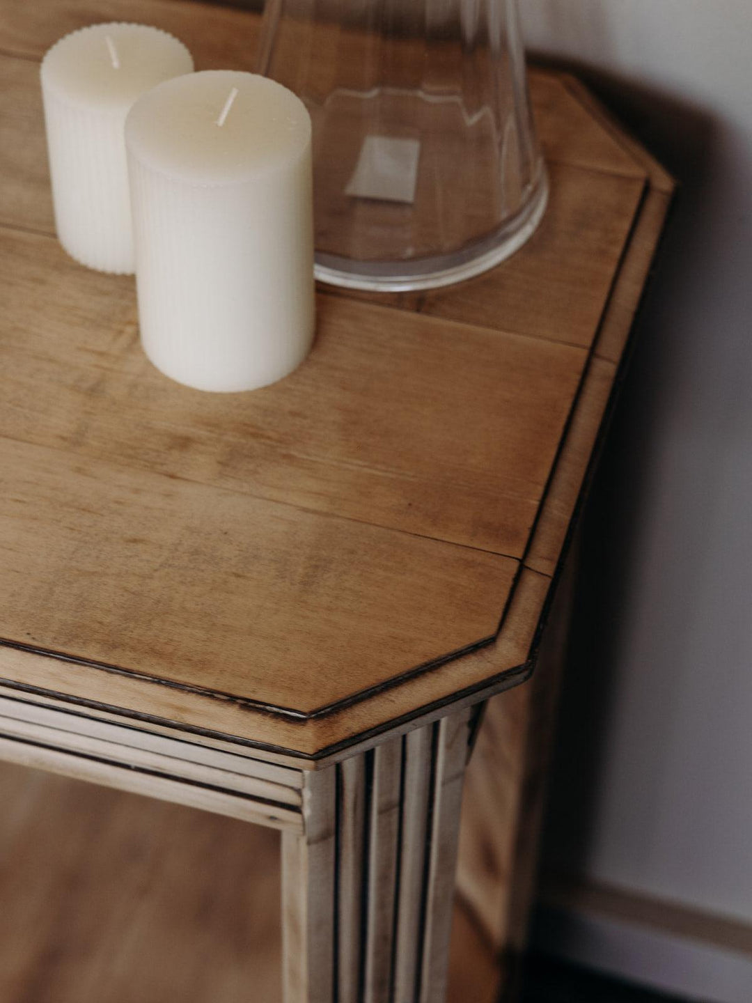 Francine, la table d'appoint en bois N°88