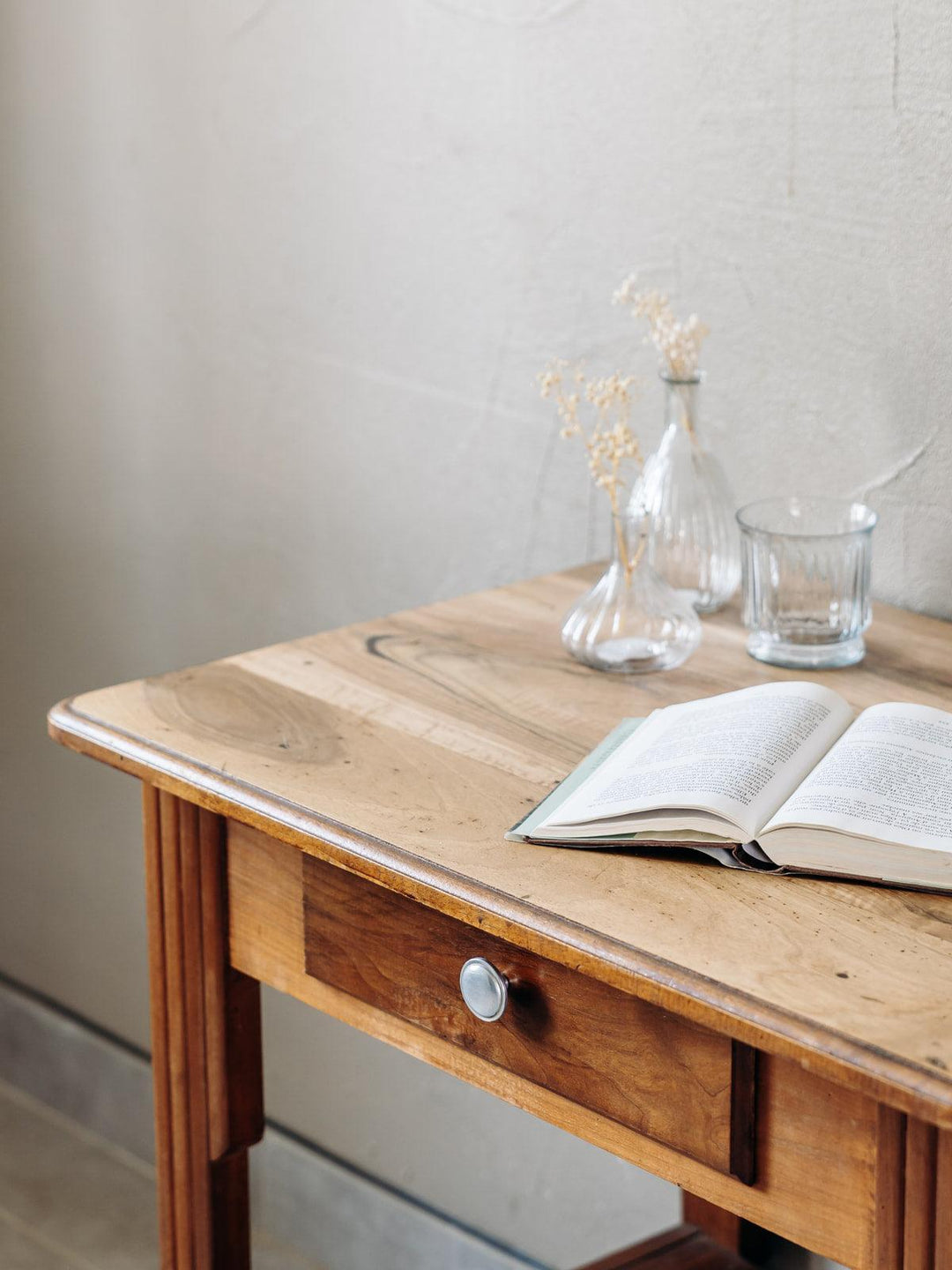 Louise, the wooden dressing table No. 77