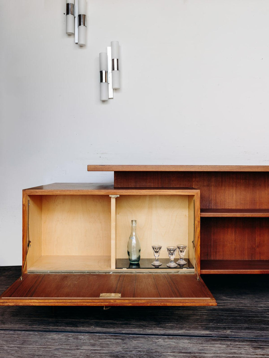 Yvan, the teak desk No. 1