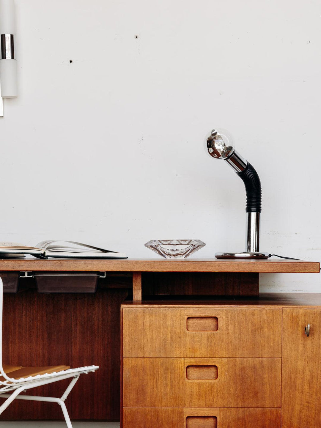 Yvan, the teak desk No. 1