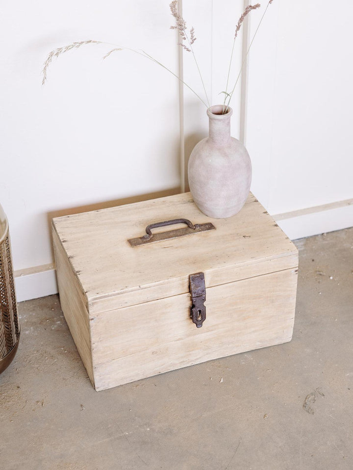 Lucien, the wooden chest No. 24