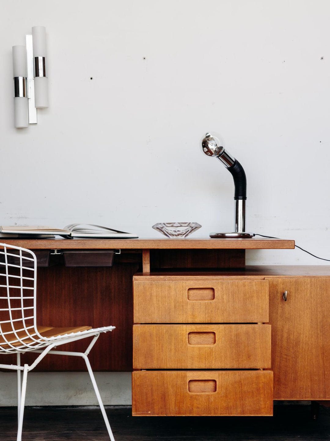 Yvan, the teak desk No. 1