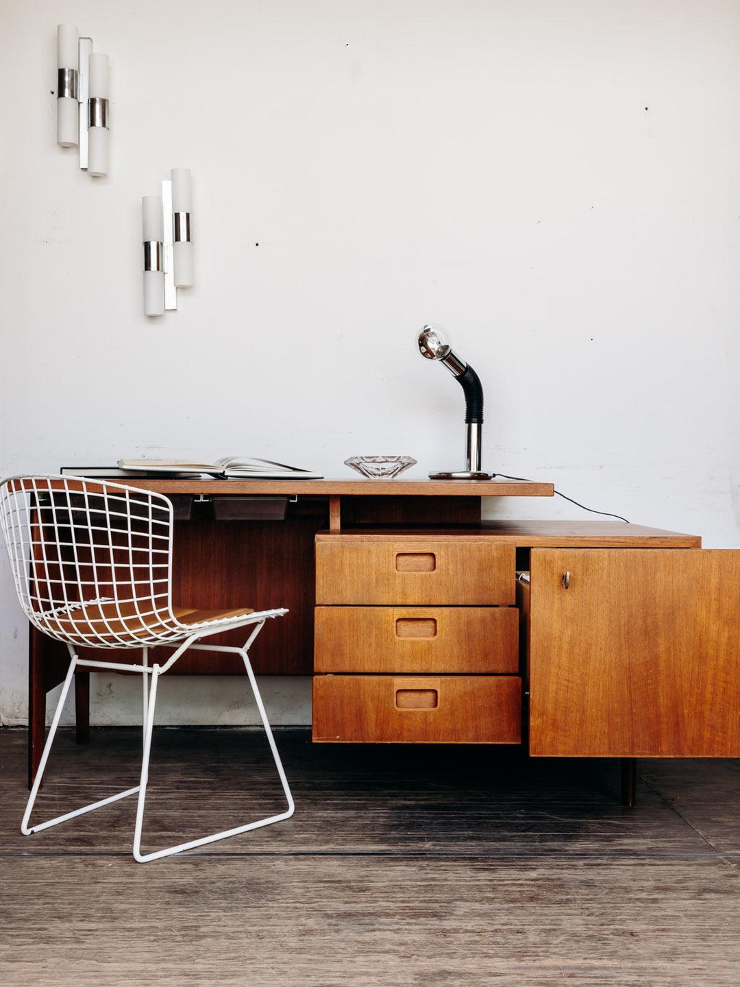 Yvan, the teak desk No. 1