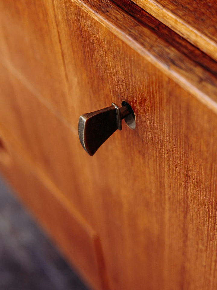 Yvan, the teak desk No. 1