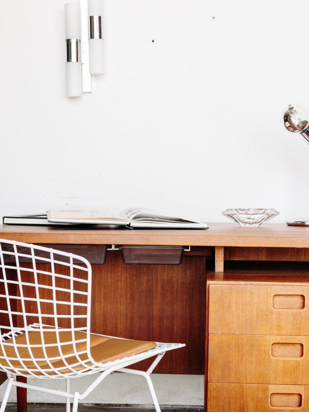 Yvan, the teak desk No. 1