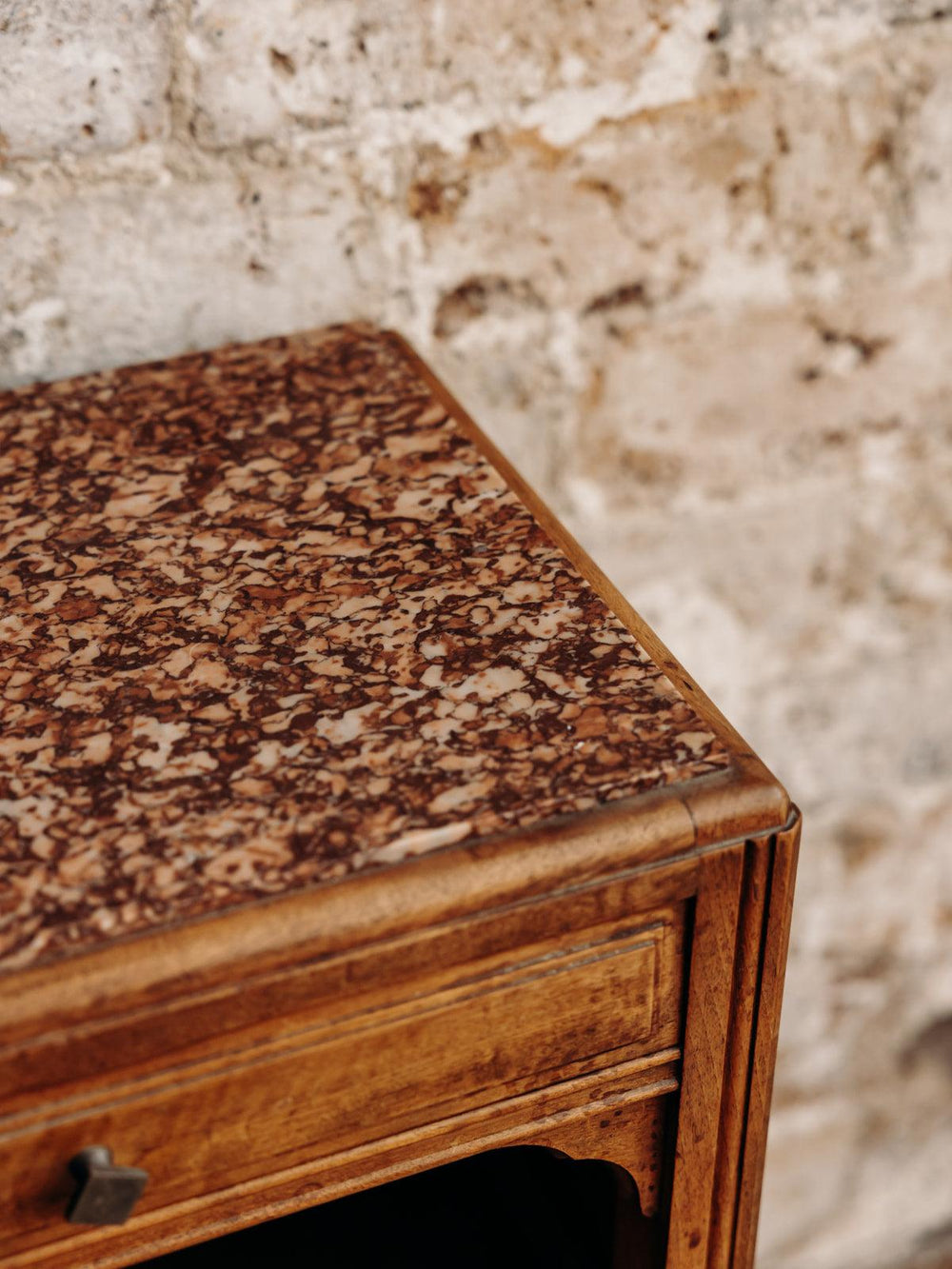 Odile, la table de chevet en marbre N°269 - Debongout