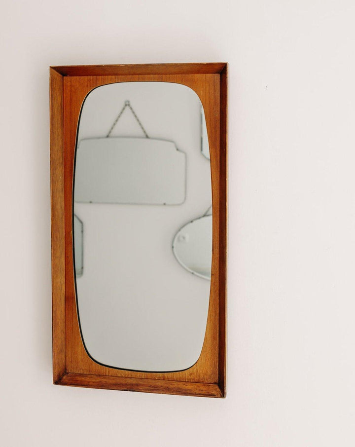 Igor, the Scandinavian mirror No. 7